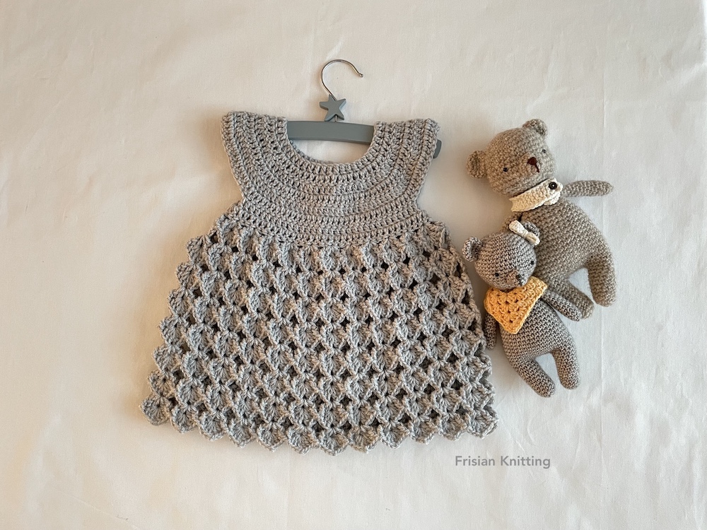 Crochet baby dress Luna