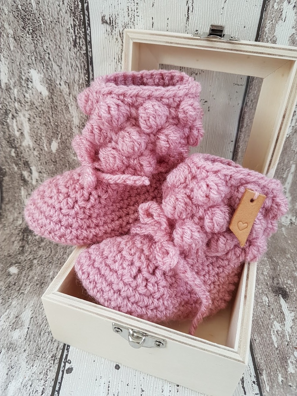 crochet-baby-booties-bobble