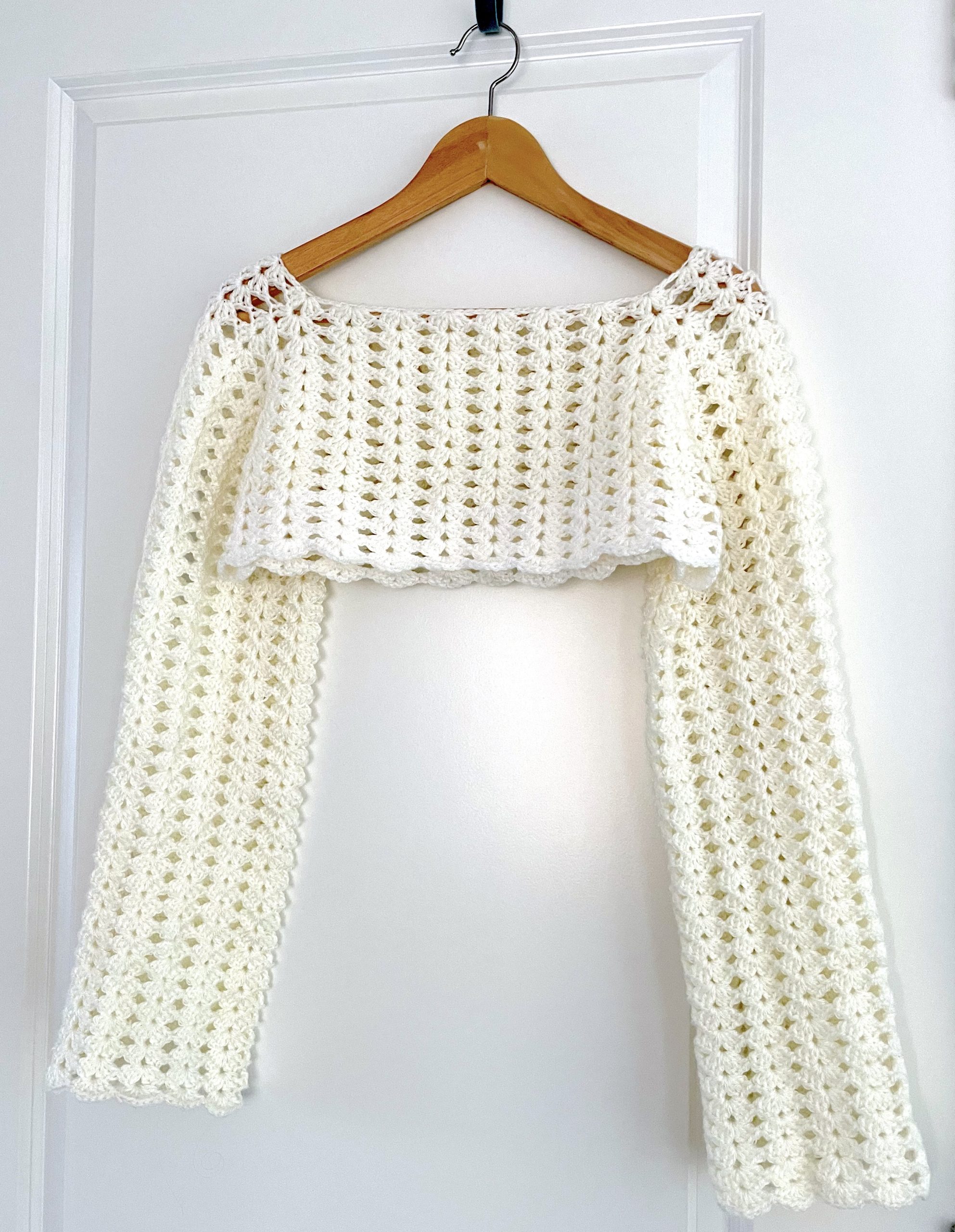 https://www.frisianknitting.com/wp-content/uploads/2023/08/easy-Fishnet-sleeves--scaled.jpeg